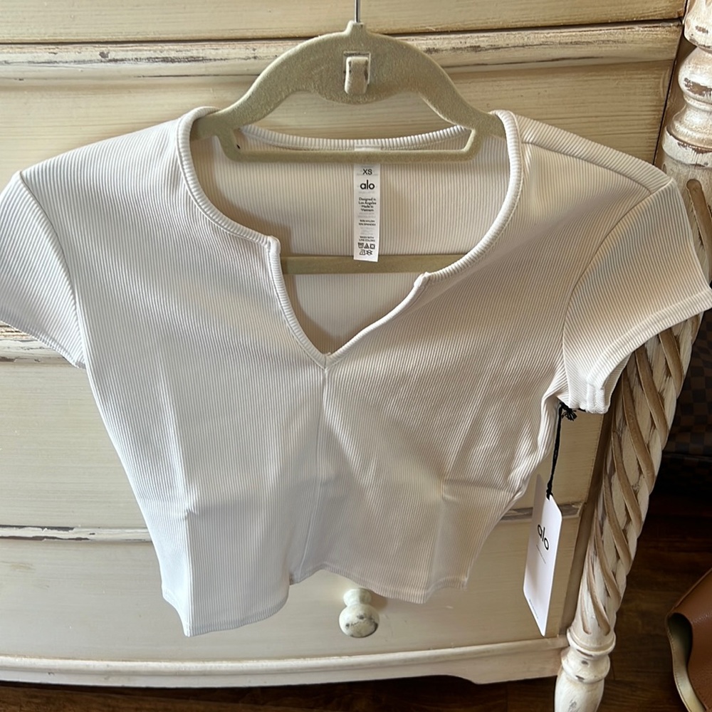 ALO Yoga Ribbed Cropped Savvy Short Sleeve Shirt in color Ivory